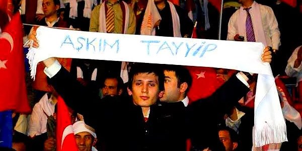 Başbakan'a duyduğu sevgiyi abartanlar