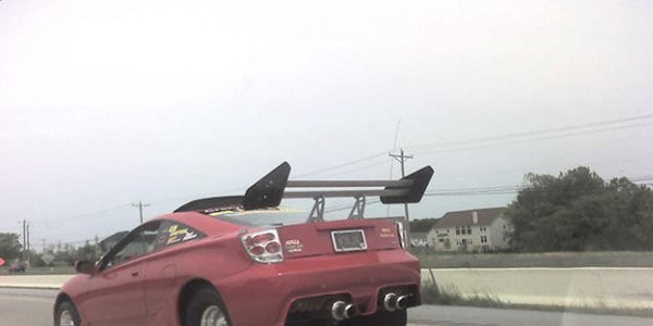 Modifiyeyi abartan otomobiller