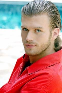 Kıvanç Tatlıtuğ