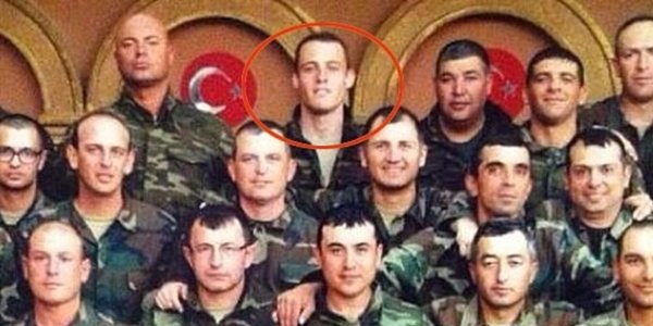 Ünlülerin askerlik fotoğrafları