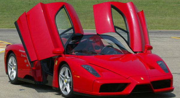 16-Ferrari Enzo-En yüksek hız: 349 km/h