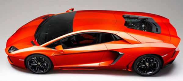 14-Lamborghini Aventador-En yüksek hız: 354 km/h