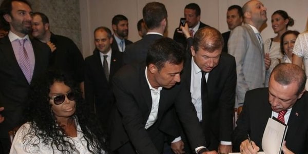 Başbakan Erdoğan'ın tanıtımına ünlü isimler de katıldı