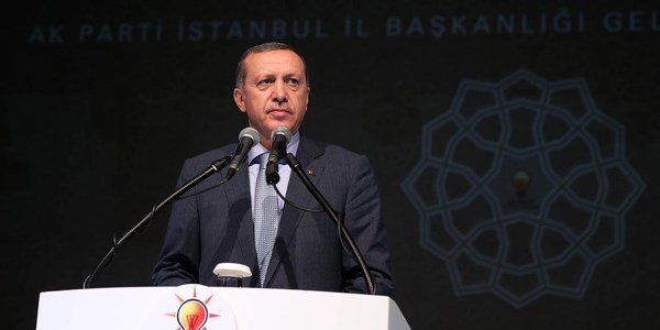 AK Parti iftarına sanatçı yağdı