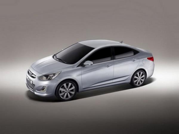 Hyundai Accent Blue 1.4 CVVT 100 Km'de 5.9lt yakıt tüketiyor.
