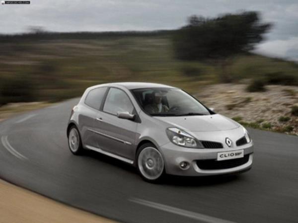 Renault Clio HB 1.5 dCi 100 Km'de 4.4lt yakıt tüketiyor.