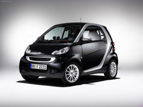 Smart fortwo coupe passion 100 Km'de 4.7lt yakıt tüketiyor.