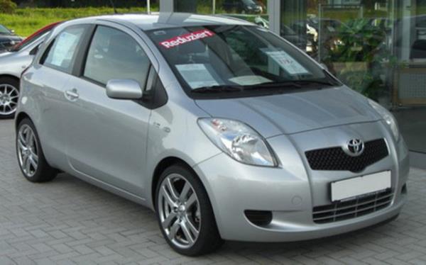 Toyota Yaris 1.3 M/M 100 Km'de 5.2lt yakıt tüketiyor.