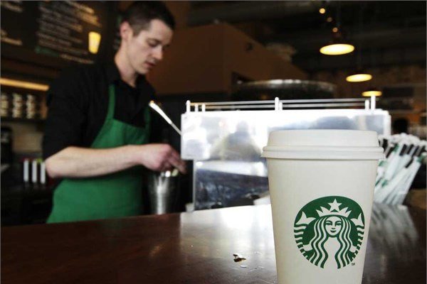 <p><b>Starbucks</b></p>  Starbuck eğitim gören çalışanları için yardım sağlıyor.
