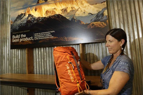 <p><b>Patagonia</b></p>  Patagonia çevre dostu projeler için yatırım fonu oluşturdu.