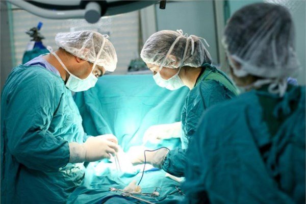 <br><b>1. Cerrah</b></br>  Yıllık kazancı 299 bin 600 dolar