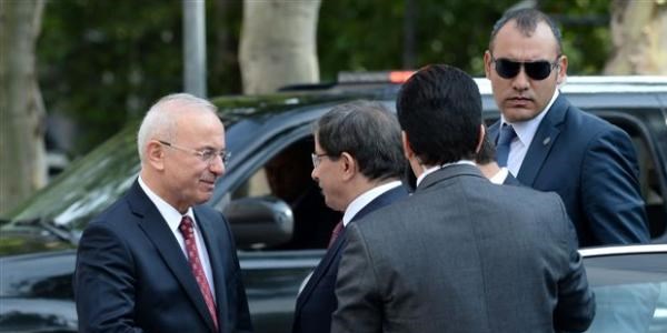 Davutoğlu, vekil sıfatıyla Başbakanlık'ta
