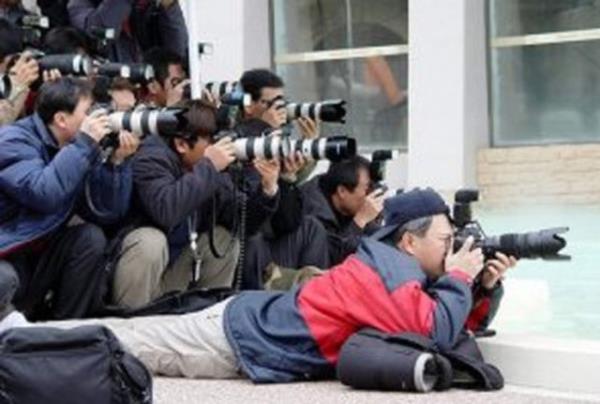Gazete muhabiri: Online gazetelerin tercih edilmesi gazete muhabirlerini tehdit ediyor.Gazete muhabiri sayısında yüzde 13'lük bir düşüş yaşanması bekleniyor.