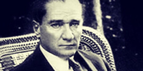 Ünlülerden 30 Ağustos mesajları