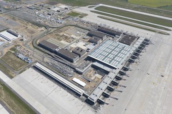 Milyonlarca dolar harcanarak hayata geçirilen dev projelerin bazıları bekleneni veremeyerek yatırımcılarını hayal kırıklığına uğrattı. İşte o projelerden bazıları...    <p><b>Berlin Brandenburg Havalimanı</b></p>  Yapımı bir türlü tamamlanamayan ve kullanıma açılamayan Brandernburg havaalanının maliyetinin 3 ile 8 milyar dolar arasında değiştiği belirtiliyor.