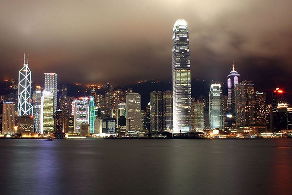 <br><b>7- Hong Kong</b></br>  Kişi başına düşen milli gelir 55 bin 383 dolar. Ülkenin borcunun GSYH'ye oranı yüzde 74,9. Ülkede internet kullanım oranı yüzde 93,9. İş yaparken karşılaşılan en büyük sorun sıkı yenilikçilik alanında yeteri kadar kapasite olmaması.