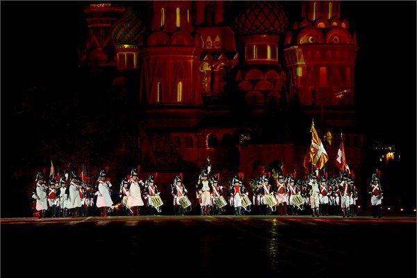 <br><b>1- İsviçre</b></br>  Kişi başına düşen milli gelir 47 bin doların üzerinde. Ülkenin borcunun GSYH'ye oranı yüzde 49,4. Ülkede internet kullanım oranı yüzde 86,7. İş yaparken karşılaşılan en büyük sorun yeterli oranda eğitimli iş gücünün olmaması.