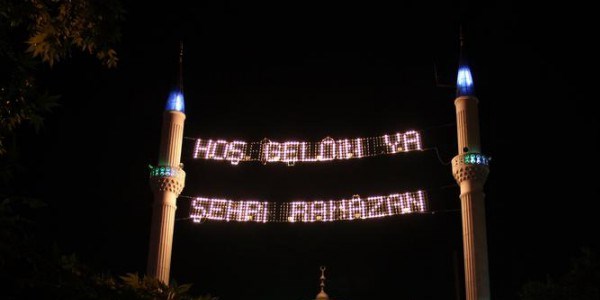 Tüm yurtta ilk teravih coşkusu