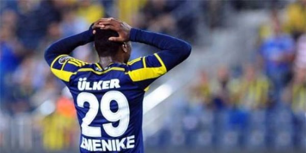 Emenike sosyal medyayı salladı!