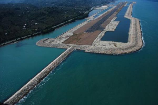 Proje kapsamında dolgu için yaklaşık 30 milyon ton taş kullanılırken, Ordu-Giresun Havalimanı altyapı inşaatının yüzde 90'ı, üstyapı inşaatının ise yüzde 50'si tamamlanmış durumda.