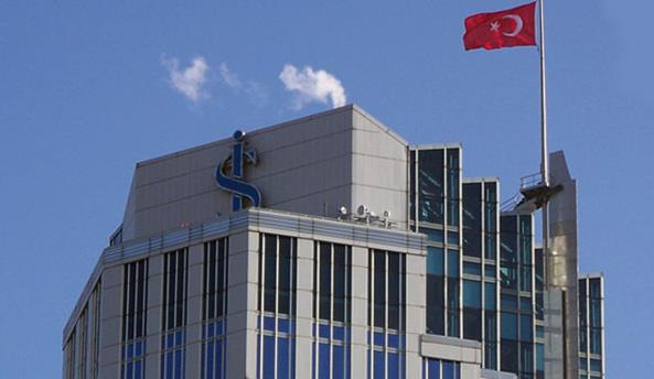 <p>İş Bankası</p>  'Geleneksel Bayram Kredisi? kampanyasıyla bayram öncesi nakit ihtiyacı olan müşterilerine kredi desteği sağlıyor. 13 Ekim?e kadar sürecek kampanya ile her türlü ihtiyaç için 36 aya varan vadelerle 50 bin liraya kadar kredilerden faydalanılabilecek. Banka, ayrıca kampanya kapsamında müşterilerine yüzde 0.95 faiz ve 25 lira tahsis ücretiyle 12 ay vade ve 5 bin liraya kadar kredi kullandırıyor.