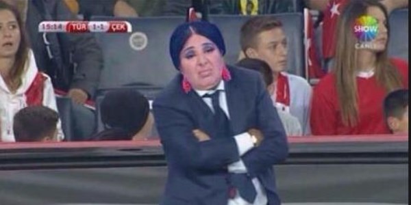 Sosyal medyada Nur Yerlitaş capsleri