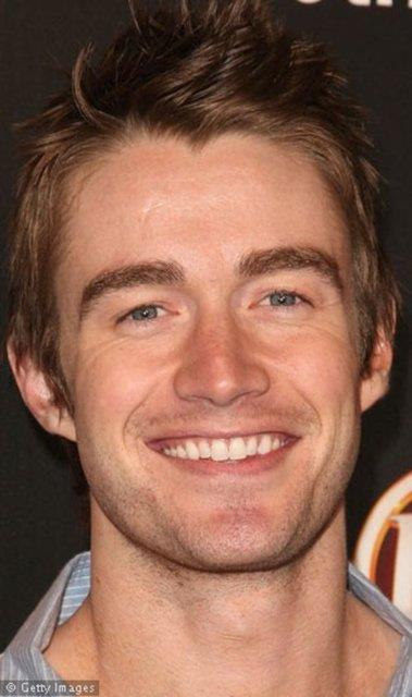 Robert Buckley