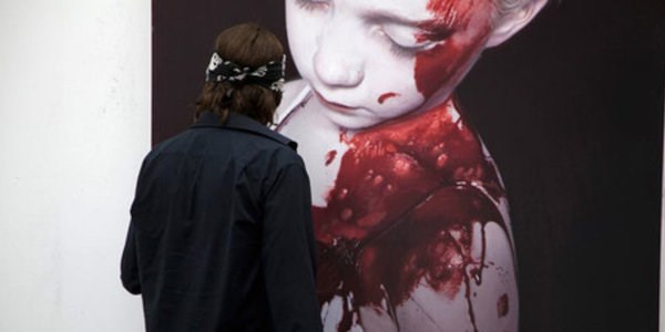 Gottfried Helnwein'in fotoğraf gibi tabloları