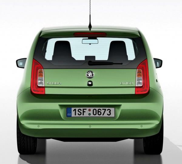 1 litrelik benzinli motor, 4.5 litre tüketiyor.