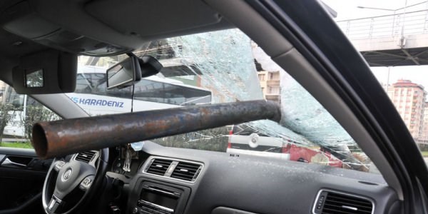Rize'de akıl almaz trafik kazası