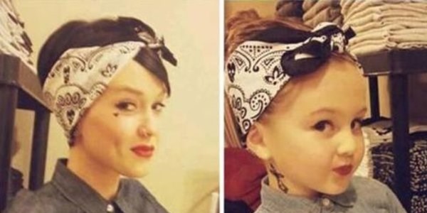 Annesini taklit eden küçük hanımlar
