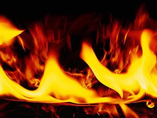 İnsanlar mahşer yerinde, Cenâb-ı Hakk'ın huzuruna, yalınayak, çıplak, ve sünnetsiz olarak çıkacaklar. Kapıldıkları dehşet, korku ve şaşkınlık yüzünden birbirlerine dönüp bakamayacaklar.