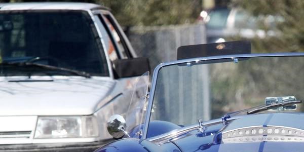 Garajda kendi Shelby Cobra'sını üretti