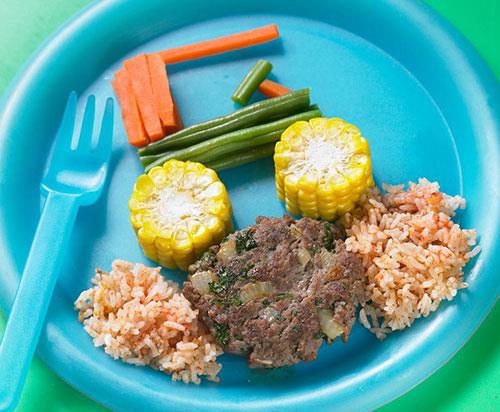 Restoranlarda çocuk mönüsü sipariş edin. Çekinecek bir şey yok. İnanın doymanıza yetecektir. Hızlı yemeyin yeter.