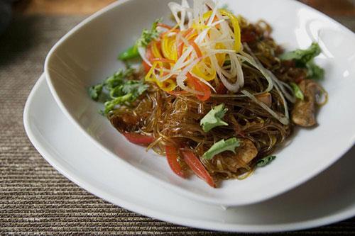 Tabaklarınızdan bir kaşık eksiltin... Günde 75 kalori, yılda 4 kilo eder.