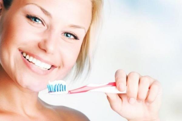 Dişlerinizi naneli diş macunu ile fırçalayın. Araştırmaya göre özellikle acı naneli diş macunu kullanmak iştah bastırıyor.