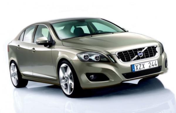Volvo Türkiye, döviz kurlarındaki artışları fiyatlarına yansıtmazken, V40, V40 Cross Country, S60 ve V60'larda “Premium Paket” hediye ediyor. V40 Premium Paket'te elektrikli ve hafızalı sürücü koltuğu, katlanabilir ve hafızalı aynalar, parlak dekor kaplamalı kapı ve ön panel, yer aydınlatması, hız sabitleyici, arka park ve yağmur sensörleri gibi unsurlar var.