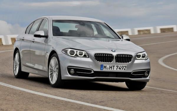 BMW, temmuz ayında farklı modelleri için farklı fırsatlar sunarken, yeni Türkiye'ye getirdiği 1.6 lt (170 HP) benzinli motor ve 8 ileri otomatik şanzıman seçeneğine sahip 520i modelini de 55 bin euro'luk özel bir fiyatla satıyor.