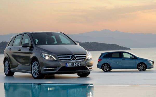 C-180 için de “Yıldızım Kasko” kullanılması halinde yüzde 0.57 faizli 36 ay vadeli 80 bin TL veya 24 ay vadeli “0” faizli 50 bin TL kredi sunuluyor. Yeni CLA'daysa yine “Yıldızım Kasko” paketi tercih edenler, 60 bin TL'lik krediye 36 ay için yüzde 0.73 faiz ödüyor. Sprinter ise yüzde 0.60 sabit faiz veya 5 bin 500 TL'ye varan peşin indirimleriyle satılıyor.