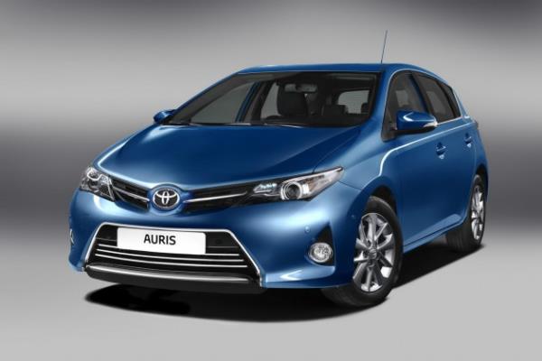 Yenilenen Verso 600 TL taksit ve 54 bin 300 TL, Avensis ise 600 TL taksit ve 57 bin 300 TL'lik fiyatla showroomlarda. Toyota'nın yaz kampanyasında hafif ticari sınıfındaki Hilux, 3 bin 900 TL'ye varan indirimler ve 50 bin 800 TL'den başlayan fiyatlarla satılıyor.
