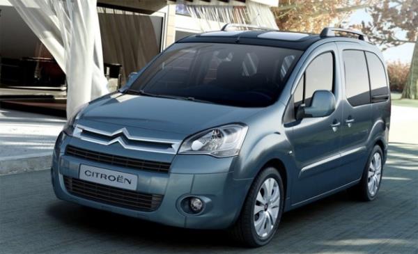 Yine bu avantaj seferberliği kapsamında markanın binek araç konforu sunan hafif ticarisi Nemo da, 4 bin TL'ye varan indirimle satılıyor.