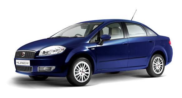 <p><b>FIAT LINEA CLASSIC</b></p>  Türkiye'nin en çok satılan otomobillerinin başında gelen Linea, geçtiğimiz yıl makyaj görmüştü. Makyajlı Linea ile birlikte satışına devam edilen Classic Linea ise konfor odaklı bir aile otomobili olarak öne çıkıyor. Bu aracın 77 HP'lik 1.4 lt'lik benzinli motora sahip modeli 29.700 TL?den başlayan fiyatıyla cazip bir seçenek.