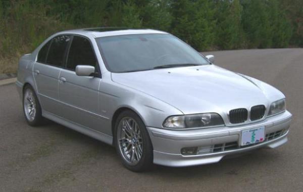 Otomobil markası : BMW 5 Serisi 520i 2000<br>     2. El fiyatı : 31.500 TL