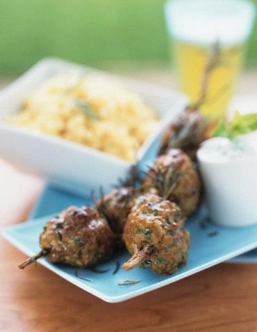 ET: Peygamberimiz -sallâllâhu aleyhi ve sellem-: “Et, dünya ve âhirette yiyeceklerin efendisidir.” buyurmuşlardır. Peygamberimiz’in en çok koyunun kürek ve ön kollarının etini sevdiği rivayet edilir. Bir hadîs-i şerifte: