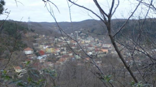 TOKATKÖY  <br>  Geçmişte mesire yeriyken sonradan sarayın av alanına dönüşen Beykoz’a bağlı bu yerin kaderi, padişahın iki dudağının arasından çıkan cümlelerle şekillendi. Rivayete göre Tokat Kalesi alınınca Fatih Sultan Mehmet çok heyecanlandı. Oraya hemen Tokat Kalesi’ne benzer bir kale yaptırdı, içini çiçeklerle süsledi ve “Buranın adı Tokatköy olsun” dedi.