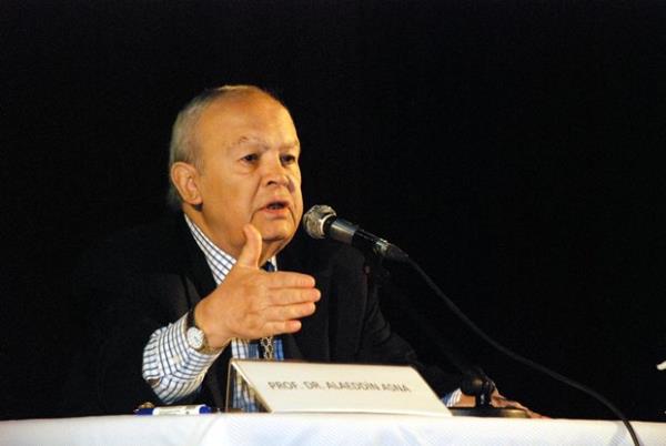 4 Austos 2015'de gazeteci ve akademisyen Prof. Dr. Alaeddin Asna, tedavi grd Vehbi Ko Vakf Amerikan Hastanesi'nde vefat etti.