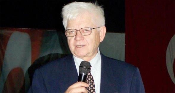 Trk Einstein olarak bilinen Prof. Dr. Oktay Sinanolu 19 Nisan 2015`te 80 yanda vefat etti.