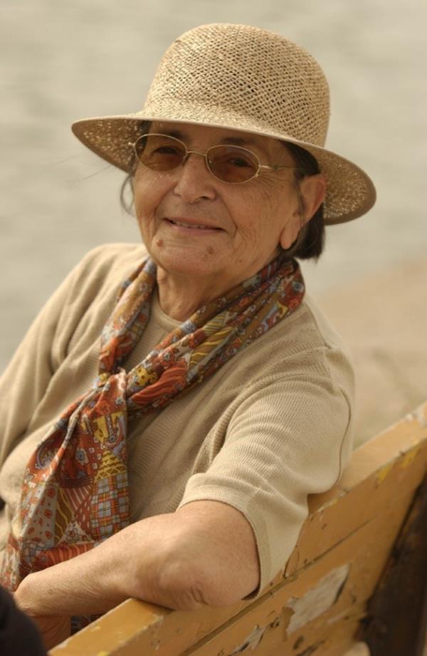 air ve yazar Glten Akn