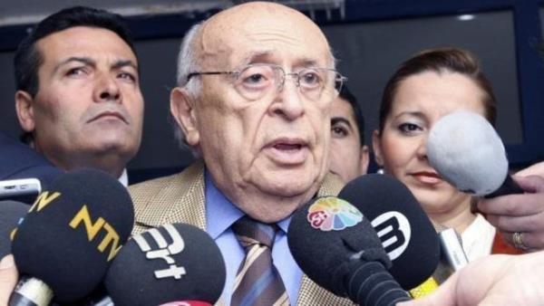 1965-1993 yllar arasnda 10 yl 5 ay sreyle Babakanlk grevinde bulunan Sleyman Demirel, Cumhurbakan Turgut zal'n kalp krizi geirerek 1993 ylndaki ani lmnden sonra 16 Mays 1993'de Trkiye'nin 9. Cumhurbakan olmutu.