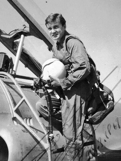 <p><b>YERL YAPIMLAR</b></p>  <b>afak Bekileri (1963)</b>  <p>Trkiye'nin ilk havaclk filmi afak Bekileri, Trk Hava Kuvvetleri'ndeki iki pilotunun ayn kza k olmasyla gelien olaylar anlatyor. Trk Hava Kuvvetleri'nin destek verdii afak Bekileri'nin ekimleri, Eskiehir?de 1. Ana Jet ss'nde gerekletirilmi. Gksel Arsoy, Ekrem Bora, Nilfer Aydan ve Leyla Sayar'n barol ald film, siyah beyaz. ekimlerin yapld hava ssnde, yedek subay olarak askerliini yapan Cneyt Arkn'n, film sayesinde ynetmen Halit Refi'le tanp sinema kariyerine adm atm olmas da ilgin bir detay.</p>  <b>IMDB Notu: 5.8 / 10</b>